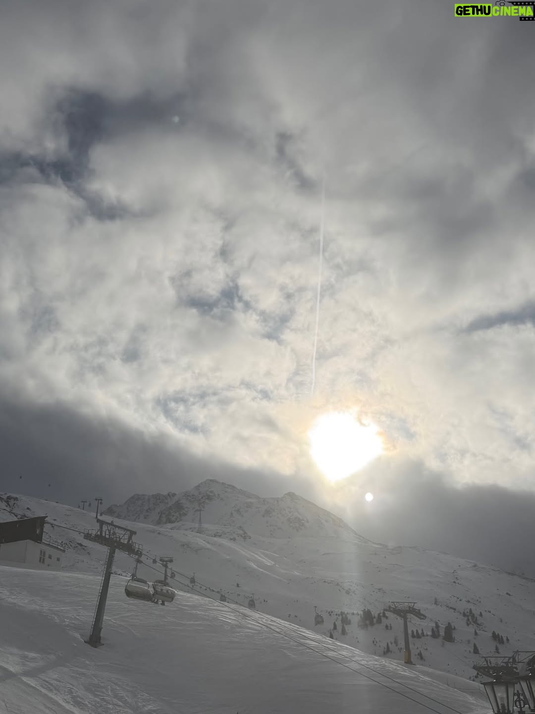 Petra Nesvačilová - 2.5K Likes - ❤️⛷️🚠🚡🎿🏔️ 2800 m.n.m. miluju! Zima! Hory! Sníh! Miluju!