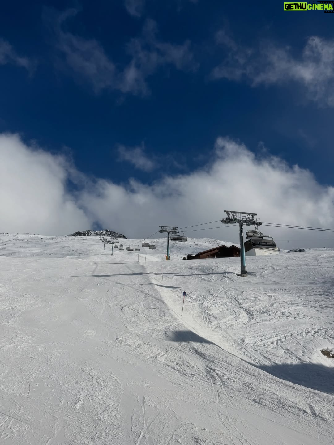 Petra Nesvačilová - 2.5K Likes - ❤️⛷️🚠🚡🎿🏔️ 2800 m.n.m. miluju! Zima! Hory! Sníh! Miluju!