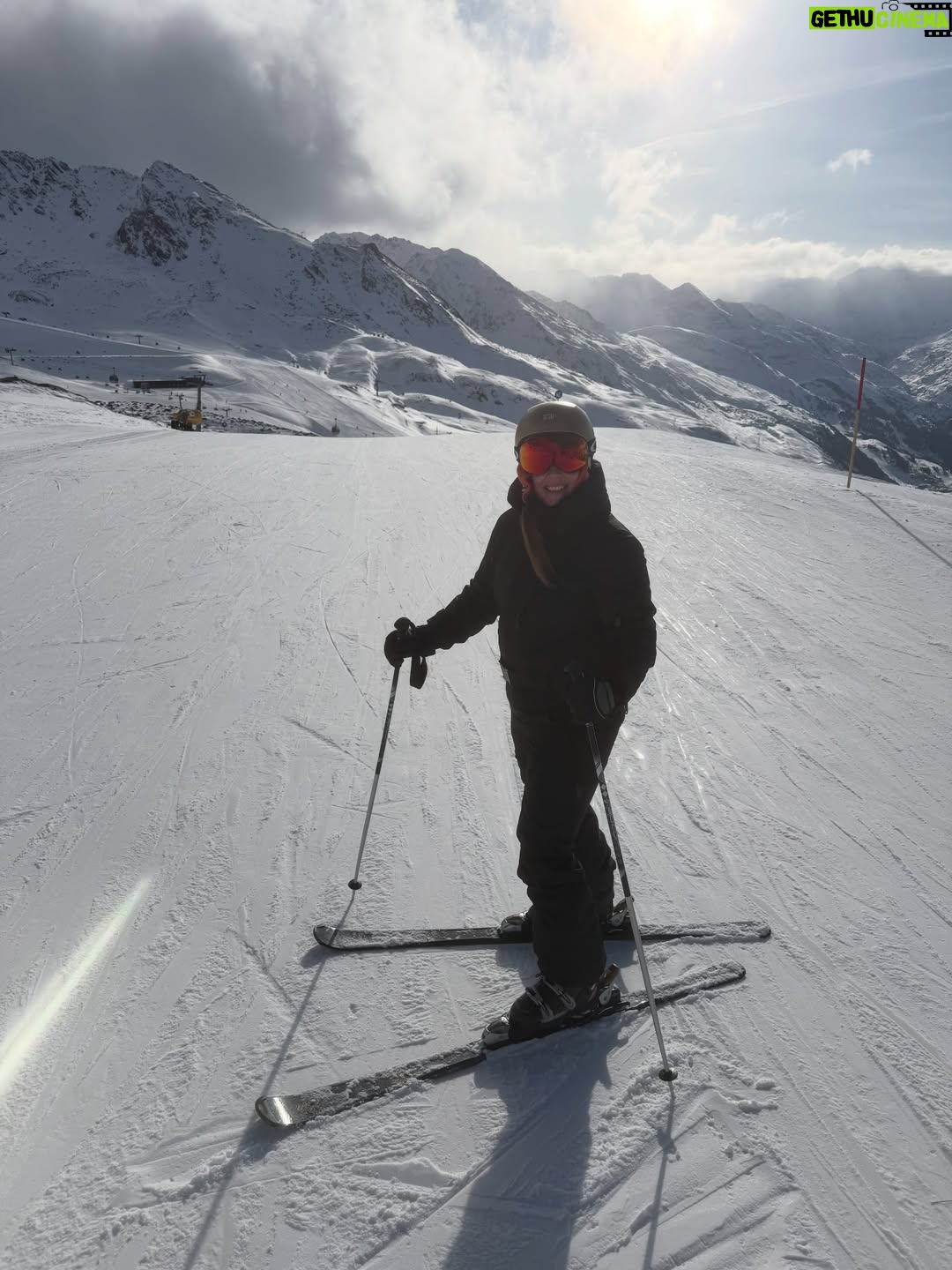 Petra Nesvačilová - 2.5K Likes - ❤️⛷️🚠🚡🎿🏔️ 2800 m.n.m. miluju! Zima! Hory! Sníh! Miluju!