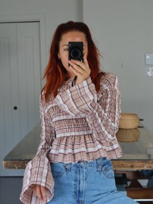 Pézie Beaudin Instagram - Une première année de couture racontée en 20 projets 🩵

Cette année, j’ai appris à commencer.
À continuer aussi, qui est souvent la partie la plus difficile pour moi.
J’ai enfin replongé dans la couture, et contre toute attente… je ne me suis pas arrêtée 😂
 Merci d’avoir été là, de m’avoir encouragée et d’avoir suivi ce parcours avec moi Vous avez fait partie de ce projet bien plus que vous le pensez 🩵