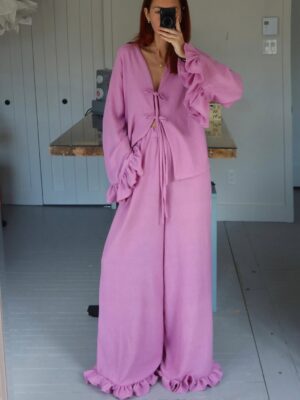 Pézie Beaudin Instagram - Une première année de couture racontée en 20 projets 🩵

Cette année, j’ai appris à commencer.
À continuer aussi, qui est souvent la partie la plus difficile pour moi.
J’ai enfin replongé dans la couture, et contre toute attente… je ne me suis pas arrêtée 😂
 Merci d’avoir été là, de m’avoir encouragée et d’avoir suivi ce parcours avec moi Vous avez fait partie de ce projet bien plus que vous le pensez 🩵