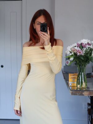 Pézie Beaudin Instagram - Une première année de couture racontée en 20 projets 🩵

Cette année, j’ai appris à commencer.
À continuer aussi, qui est souvent la partie la plus difficile pour moi.
J’ai enfin replongé dans la couture, et contre toute attente… je ne me suis pas arrêtée 😂
 Merci d’avoir été là, de m’avoir encouragée et d’avoir suivi ce parcours avec moi Vous avez fait partie de ce projet bien plus que vous le pensez 🩵
