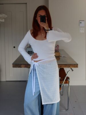 Pézie Beaudin Instagram - Une première année de couture racontée en 20 projets 🩵

Cette année, j’ai appris à commencer.
À continuer aussi, qui est souvent la partie la plus difficile pour moi.
J’ai enfin replongé dans la couture, et contre toute attente… je ne me suis pas arrêtée 😂
 Merci d’avoir été là, de m’avoir encouragée et d’avoir suivi ce parcours avec moi Vous avez fait partie de ce projet bien plus que vous le pensez 🩵