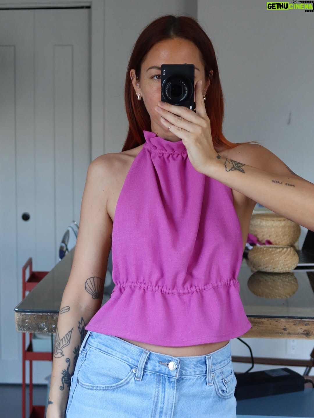 Pézie Beaudin - 4.1K Likes - Une première année de couture racontée en 20 projets 🩵

Cette année, j’ai appris à commencer.
À continuer aussi, qui est souvent la partie la plus difficile pour moi.
J’ai enfin replongé dans la couture, et contre toute attente… je ne me suis pas arrêtée 😂
 Merci d’avoir été là, de m’avoir encouragée et d’avoir suivi ce parcours avec moi Vous avez fait partie de ce projet bien plus que vous le pensez 🩵
