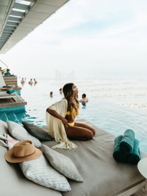 Phina Instagram - This view? Pure Aura👙.. @auraskypool.dubai 

“DAY 1”
Msukuma nikizurura Dubai..,Nimejikuta kwenye pool floor ya hamsini, one of the highest “360” infinity pools.

Waoga wa “heights”, tungetoboa hapa? (Mwenyewe nilkua nahenya🤣), 

Kuwa uyaone, wahenga hawaamini😂🙌🏻…

@visitdubai.af #visitdubai#phinawashere

📸 @innostuart