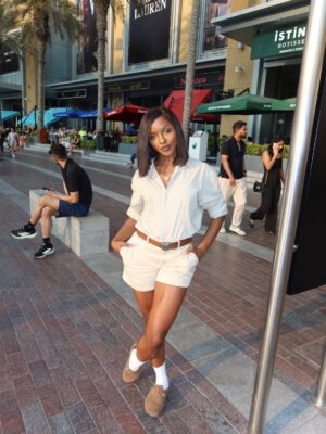 Phina Instagram - Burj khalifa dump…🦋

Umeshaitazama video yangu mpya ya #keshoyako youtube? 
What do you like the most about it?