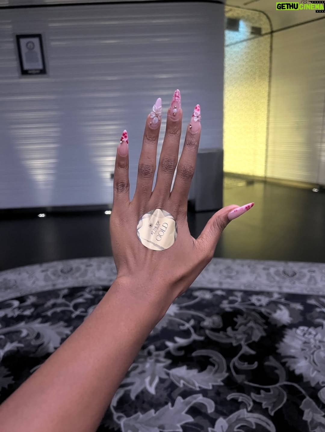 Phina - 38.7K Likes - Burj khalifa dump…🦋

Umeshaitazama video yangu mpya ya #keshoyako youtube? 
What do you like the most about it?