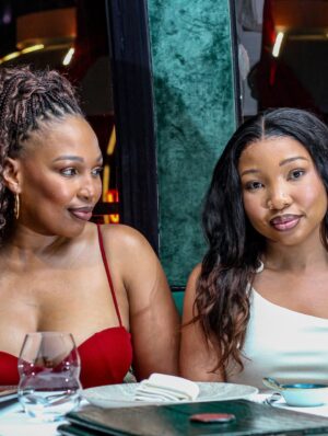 Phindile Gwala Instagram - What is Dubai without dinning at The Pods? Kumnandi konke ukudla engikudle kulelizwe😋😋
📸 @joey_snaps12