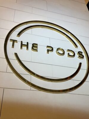 Phindile Gwala Instagram - What is Dubai without dinning at The Pods? Kumnandi konke ukudla engikudle kulelizwe😋😋
📸 @joey_snaps12