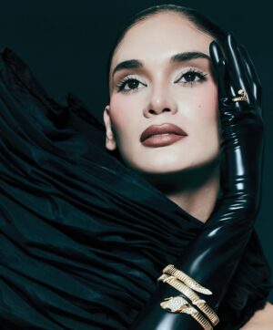 Pia Wurtzbach Instagram - New Beginnings ❤️ @harpersbazaarserbia

@schiaparelli @georgeshobeika #BvlgariPartner