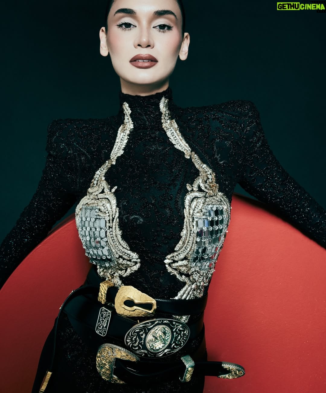 Pia Wurtzbach - 135.8K Likes - New Beginnings ❤️ @harpersbazaarserbia

@schiaparelli @georgeshobeika #BvlgariPartner