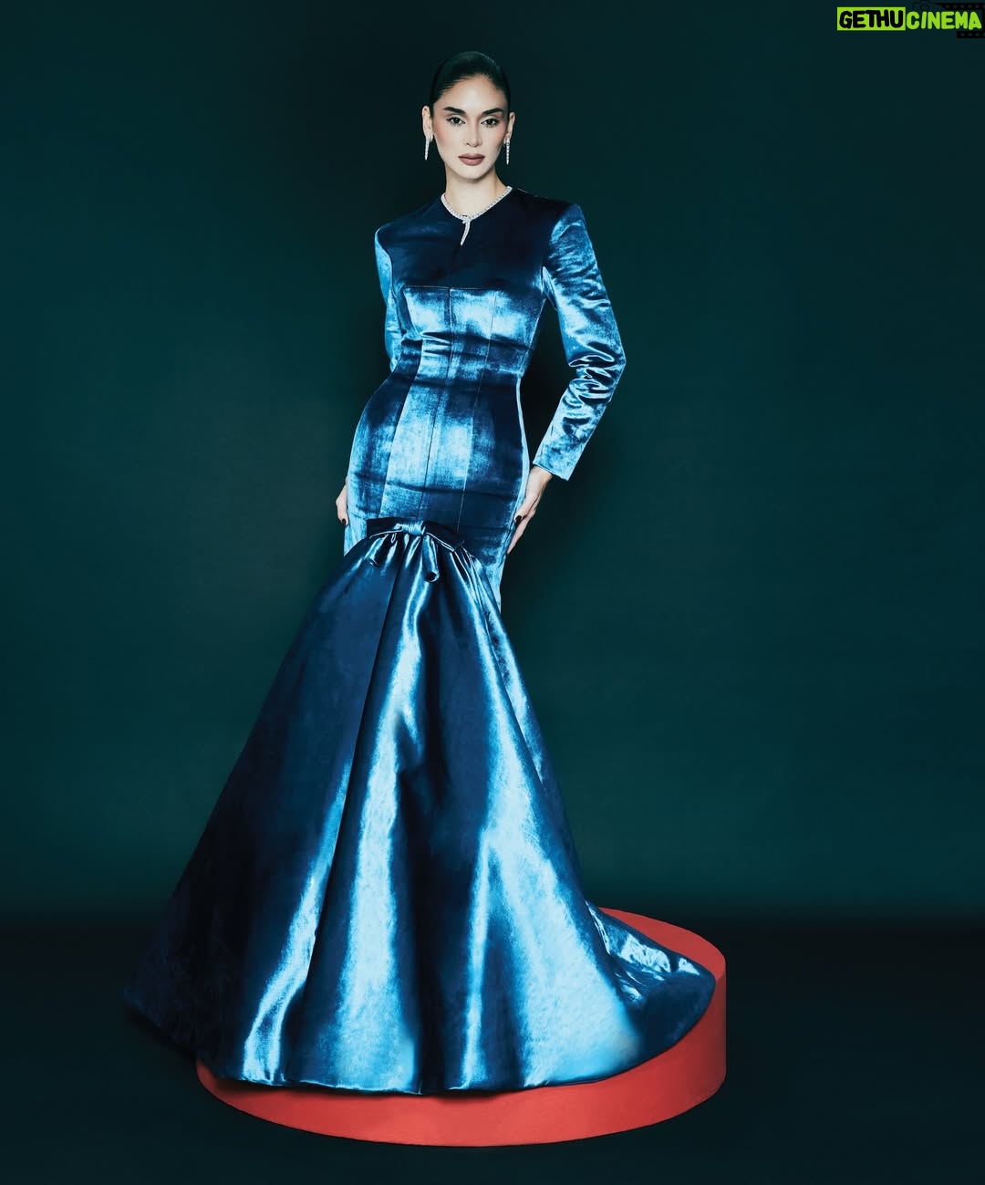 Pia Wurtzbach - 135.8K Likes - New Beginnings ❤️ @harpersbazaarserbia

@schiaparelli @georgeshobeika #BvlgariPartner