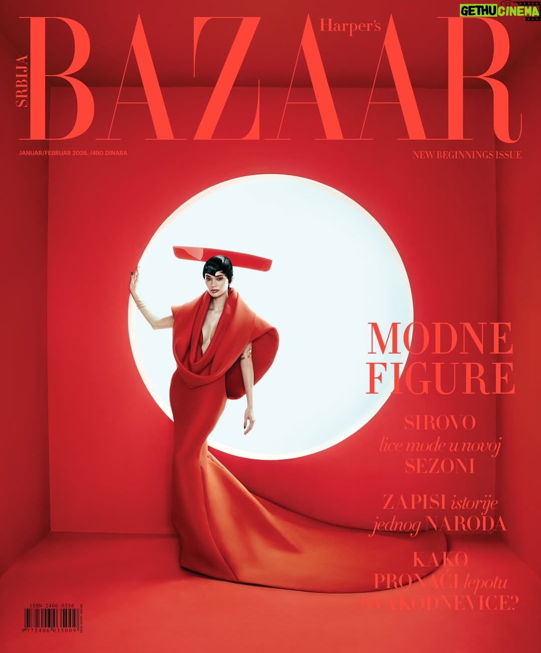 Pia Wurtzbach - 198.4K Likes - New Beginnings Issue - dvobroj
Harper’s BAZAAR Srbija za januar i februar 2026. od sutra u prodaji. @harpersbazaarserbia ❤️

U novom dvobroju, „novi počeci” dobili su vizuelni i
narativni oblik kroz tri različite naslovnice. Treću naslovnicu krasi model i glumica Pia Jauncey, glas nove generacije žena koje sa lakocom prepliću tradiciju i budućnost.

@piajauncey nosi haljinu i fascinator Stéphane Rolland Couture @stephanerolland_paris i nakit Bvlgari @bvlgari

Uz novi dvobroj, poklanjamo beauty proizvode
brendova @deborahmilanosrbija i @rimmelsrbija ✨

Saznajte vise na link in bio.

Glavni i odgovorni urednik: Petar Janosević
petarjanosevic

Tim:
Model: Pia Jauncey @piajauncey
Fotografije: Amer Mohamad @shootmeamer
Stajling: Sergi Padial @sergipadial
Šminka: Michel Kiwarkis @kiwarkis
Frizura: Emil Ushakov @emshik1
Rasveta: Yasir Ali Shah yasir_ali_shah
Asistent stiliste: Syma Ahmed

#piajauncey #stephanerolland #bvlgaripartner #harpersbazaar #harpersbazaarserbia