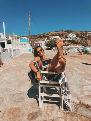 Pinelopi Plaka Instagram - Εντάξει τελευταία φορά.Εχω πολλές ακόμα, αλλά δε θα τις ανεβάσω. Το καλοκαίρι πάντα είναι το αγαπημένο μου και πάντα ατελείωτο. Κλείνω με το νησί που δεν χρειάζεται όνομα. Πότε κατεβαίνεις στο νησί είναι αρκετό.Τίποτα δε θα ξεχάσω. Στο 5 στάσου αν θες, ήταν η στιγμή που νόμιζα ότι δε θα ξαναδώ τον Άργο.Δεν θα περιγράψω συναισθήματα, θα πω μόνο πως η αγάπη για όλα είναι ικανή. Γεια σου καλοκαιρι μου 🍒
____________________________________________________
#mysummer #summeringreece #memories #tillnexttime