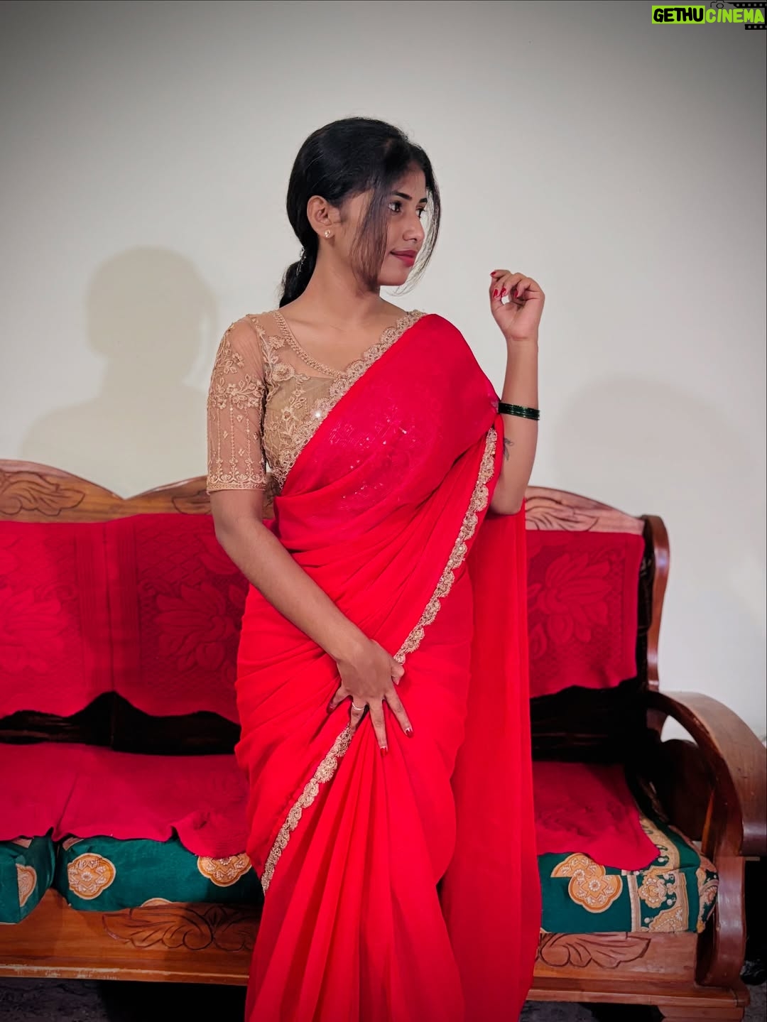 Pinky Gowda - 1.7K Likes - ❤️🌸
Follow @bros__princess_6 
#pinkygowda6 #brosprincess6 #explore #foryou