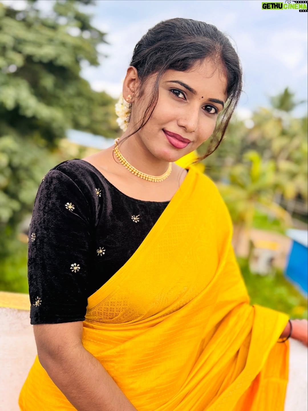 Pinky Gowda - 2.2K Likes - #festvibe 💥🌸💛
#pinkygowda6 #brosprincess6 #explore #foryou