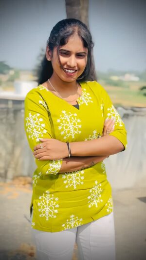 Pinky Gowda Instagram - Follow @bros__princess_6 
#brosprincess6 #pinkygowda6 #explore #kannadasongs #reelkarofeelkaro #reelitfeelit #foryou