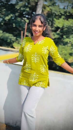 Pinky Gowda Instagram - Follow @bros__princess_6 
#brosprincess6 #pinkygowda6 #explore #kannadasongs #reelkarofeelkaro #reelitfeelit #foryou