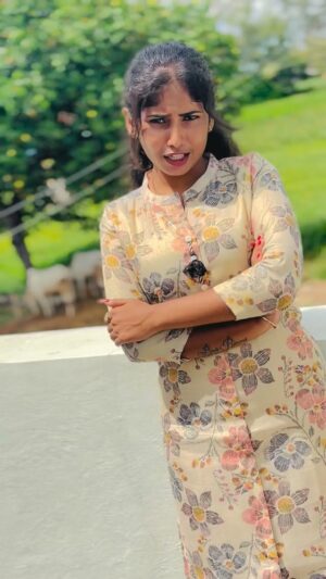 Pinky Gowda Instagram - Follow @bros__princess_6 
#brosprincess6 #pinkygowda6 #explore #kannadasongs #reelkarofeelkaro #reelitfeelit #foryou