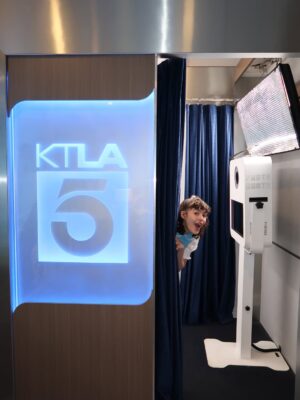 Piper Rubio Instagram - Thank you @ktla_entertainment for having me! 🫶
Five Nights At Freddys 2 in theaters and available to watch at home now!!!🎁

Full interview in bio! :) 

@fnafmovie @blumhouse @universalpictures