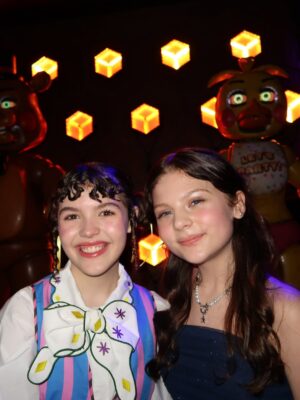 Piper Rubio Instagram - Are you ready to start the show??🎁

Thank you sosososo much to everyone who made this possible!!!!!! This night will forever live in my heart💗💗💗💗💗 #fnaf2movie