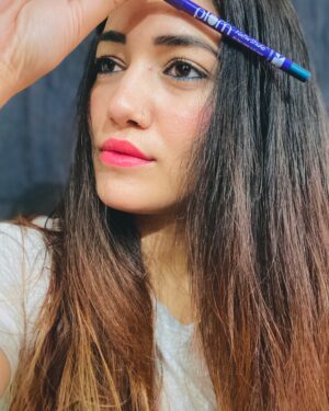 Piya Mangat Choudhary Instagram - We all need a kajal & an eyeliner which does not budge from its place. Stays till we drop by the end of the day, doesn’t need reapplication right? Well, I found the perfect one & my search is now over. I got addicted to plum nature studio all day wear Kohl Kajal in Black.
- Soft, creamy, gel-based.
Single-swipe darkest black.
Long-lasting.
100% smudge-proof & water-proof.
Vitamin E enriched.
Preservative-free
Paraben-free.
@plumgoodness
@opareviews
#plumkajal #plumgoodness #kajal #makeuptutorials #beautyblogger #eyes #cosmetics #makeover #makeuplove