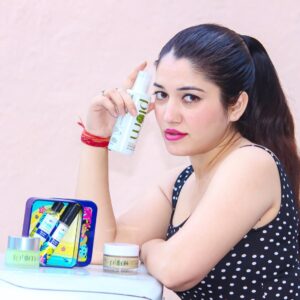 Piya Mangat Choudhary Instagram - Here are my top 3 picks that are perfect for oily skin and filled with the goodness of antioxidant rich green tea
✨Green Tea Alcohol Free Toner to shrink those pores without drying my skin out ✨Green Tea Renewed Clarity Night Gel, the hydration hero which leaves my skin feeling all plump and fresh, and lastly
✨Green Tea Clear Face Mask to give my skin the weekly break it deserves.
@plumgoodness @opareviews
#Plum #PlumGoodness #PlumHoliYAYSale #HoliYAYSale #BiggestSaleEver #Offer #OfferAlert #Sale #Skincare #PlumGreenTeaLove #Plum #PlumGoodness #GreenTea #SkinCareEssentials #Vegan #CrueltyFree #BeGood #Opareviews #Opagirl