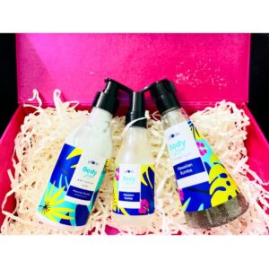 Piya Mangat Choudhary Instagram - Beach at home? YAS! ����
Plum BodyLovin’s Hawaiian Rumba range of 100% vegan & cruelty-free products makes up for all the beach vacays we’ve missed in 2020 because this super fun tropical fragrance makes you feel like you’re sippin’ a pina colada at the beach. :)
These are the 3 products they have in this FAB fragrance:
Plum BodyLovin’ Hawaiian Rumba
Shower Gel - A super hydrating
sulphate-free shower gel! Plum
BodyLovin’ Hawaiian Rumba Colada (Gel Body Lotion) - A non-greasy & silicone-free hydratin’ gel lotion Plum BodyLovin’ Hawaiian Rumba Body Mist - An aloe-infused beachy mist with a fragrance that stays for 2-3 hours
If you’re a lover of tropical and beachy fragrances, this one is a must-have!
Shop your picks of this Indian brand at www.plumgoodness.com, Nykaa, Amazon or Purplle!
Click on the link to order:- https://bit.ly/3bI0fKo
@plumgoodness
@opareviews
#aplumpartnership🦋
#VocalForLocal #PlumBodyLovin #JudgementFree #LoveEveryInch #ShowerGel #BodyLotion #BodyMist #BodyPositivity #Bath&Body #BodyCare #PlumGoodness #opareviews #opagirl