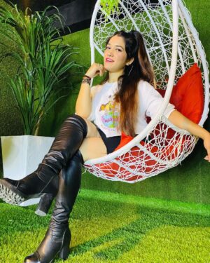 Piya Mangat Choudhary Instagram - Be a Girl with a mind, a Woman with attitude, and a Lady with class.