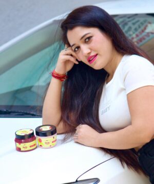 Piya Mangat Choudhary Instagram - You: cherry -licious butterin?
Your body: Hell yeah!😊
Imagine Yummy Sweet Cherries in a rich, creamy body butter..now experience it with the shea butter, brazil nut oil & sweet cherries infused Drivin' Me cherry Body Butter. Add in to the fruity frenzy with the Drivin' Me Cherry Gel Body Scrub which leaves your body feelin' oh so smooth! First Scrub, then whip up that butter on your fab body!
The product I have with me are
Plum BodyLovin' Drivin' Me Cherry Body Butter- A fruity, buttery body butter with shea butter & sweet cherries for soft, supple skin!
Plum BodyLovin' Deivin' Me Cherry Gel Body Scrub - A gel body scrub with biodegradable cellulose beads to give your skin all the scrubin' it needs!
Cgerry up, buttercup!
To find out more about these yummy plums & for loads of fun & sass, follow @plumbodylovin
Shop your pics of this indian brand at www.plumgoodness.com, Naykaa, Amazon or purplle!
#VocalForLocal #PlumBodyLovin #JudgementFree #LoveEveryInch #ShowerGel #BodyLotion #BodyMist #BodyPositivity #BathanBody #BodyCare #PlumGoodness #Opareviews #opagirl
