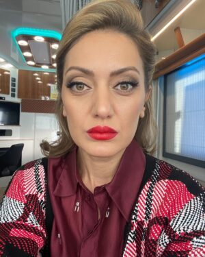 Pınar Çağlar Gençtürk Instagram - Kafamdarollerdekarışık genelolarakkarışık