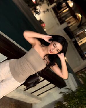 Poe Mamhe Thar Instagram - Tilt your phone accordingly 🤭
