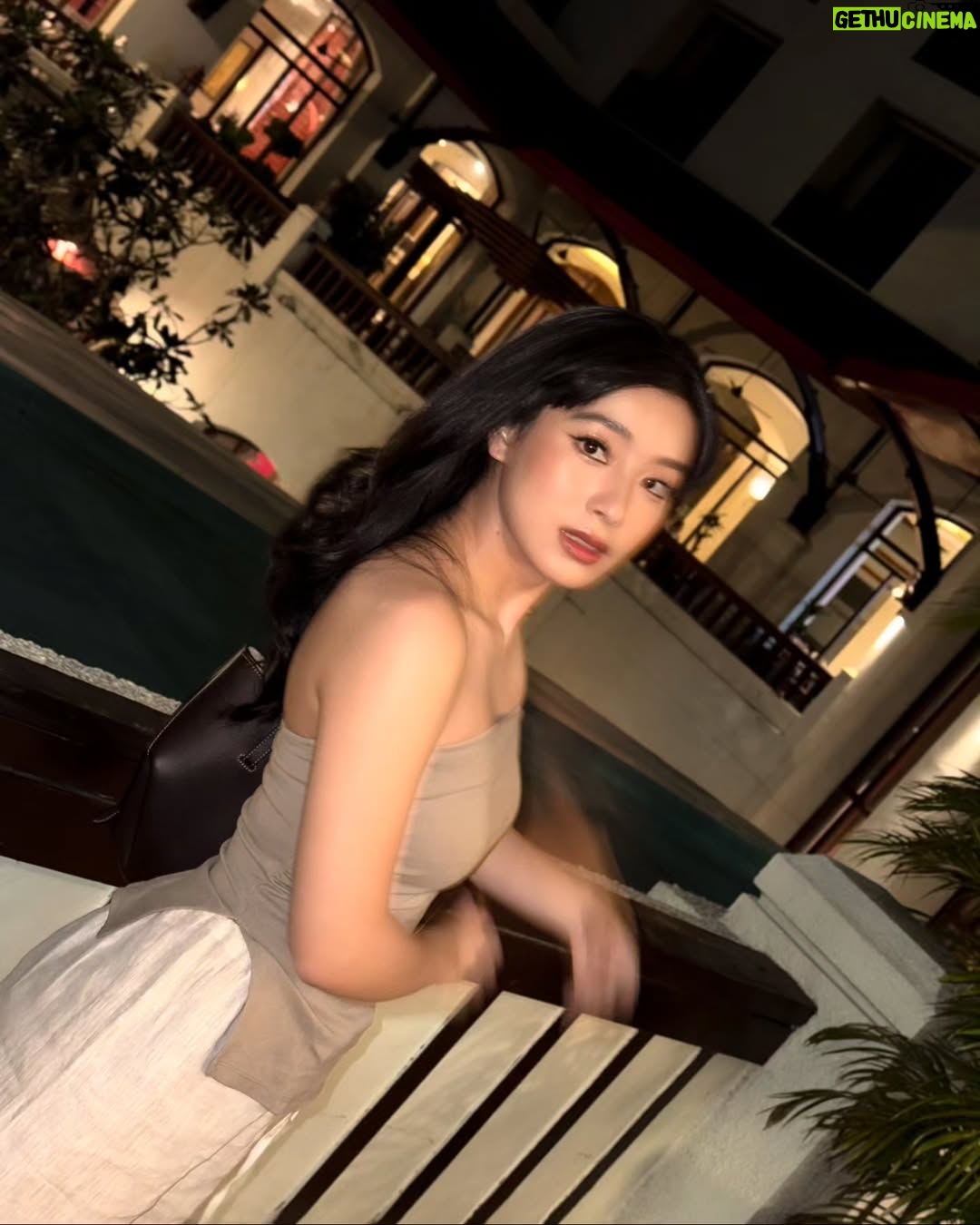 Poe Mamhe Thar - 9.8K Likes - Tilt your phone accordingly 🤭