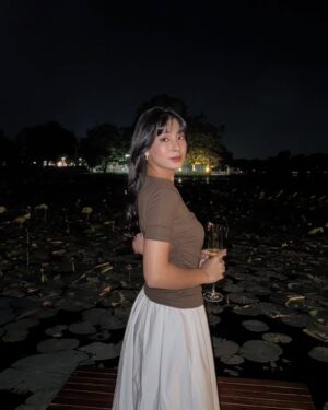 Poe Mamhe Thar Instagram - Happy Christmas Eve Eve ✨️