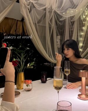 Poe Mamhe Thar Instagram - Happy Christmas Eve Eve ✨️