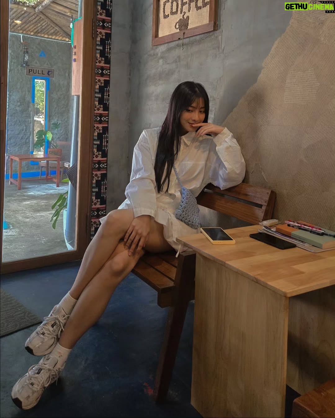 Poe Mamhe Thar - 8.7K Likes - caffeinated