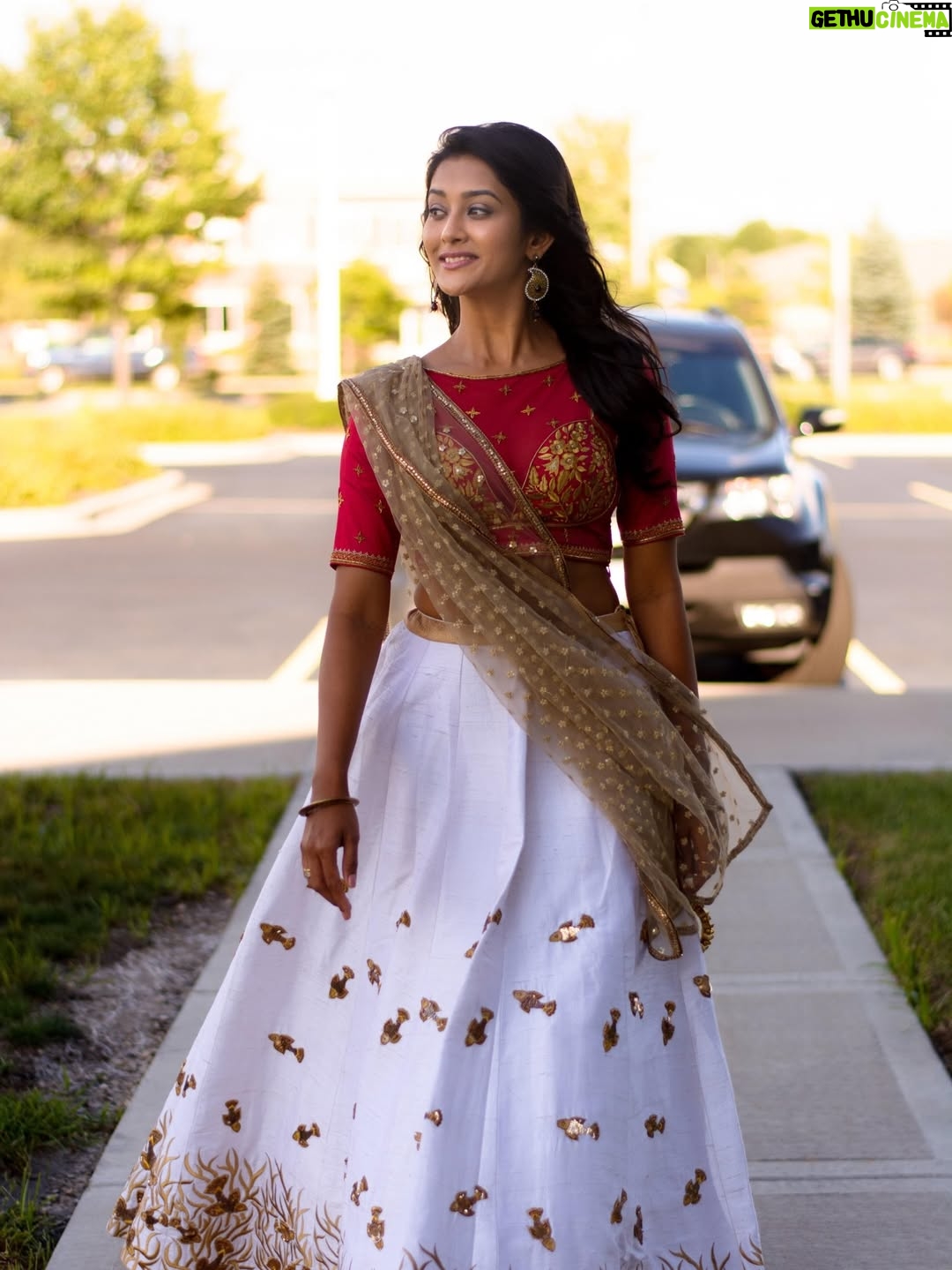 Pooja Jhaveri - 14.6K Likes - The busiest year of my life ! 2016 !!

The year that started with a bang, shooting for 4 films back to back multiple endorsements signed more films and brands, travelled to the US for the first time ( now I call it home ) and the year I took about a 1000 flights ! 

What started being the best year, ended with a little sad note… however dads always been watching over us and these memories will always stay so precious! 

#throwback #tenyear #decade #love #2016