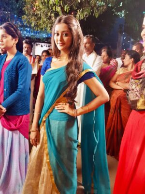 Pooja Jhaveri Instagram - The busiest year of my life ! 2016 !!

The year that started with a bang, shooting for 4 films back to back multiple endorsements signed more films and brands, travelled to the US for the first time ( now I call it home ) and the year I took about a 1000 flights ! 

What started being the best year, ended with a little sad note… however dads always been watching over us and these memories will always stay so precious! 

#throwback #tenyear #decade #love #2016