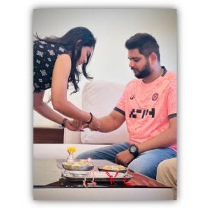 Pooja Sani Instagram - Happy RakshaBandhan ♾️❤️🧿
.
#poojasani #bornoninstagram
