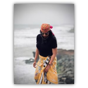 Pooja Sani Instagram - Let the waves wash away your worries ✨💫
.
PC : @siddarth2628 📸
.
#poojasani #bornoninstagram