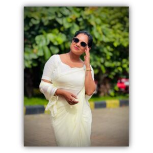 Pooja Sani Instagram - Hanss Wala Safed 🤍 Gangubai vibes 🦢
.
PC : @manohar_brahmavar @siddarth2628 📸
.
#poojasani #bornoninstagram