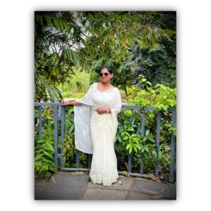 Pooja Sani Instagram - Hanss Wala Safed 🤍 Gangubai vibes 🦢
.
PC : @manohar_brahmavar @siddarth2628 📸
.
#poojasani #bornoninstagram