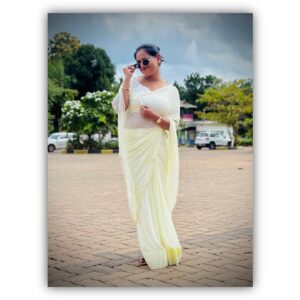 Pooja Sani Instagram - Hanss Wala Safed 🤍 Gangubai vibes 🦢
.
PC : @manohar_brahmavar @siddarth2628 📸
.
#poojasani #bornoninstagram