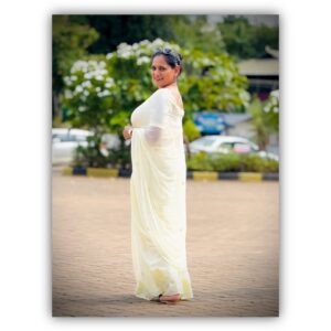 Pooja Sani Instagram - Hanss Wala Safed 🤍 Gangubai vibes 🦢
.
PC : @manohar_brahmavar @siddarth2628 📸
.
#poojasani #bornoninstagram