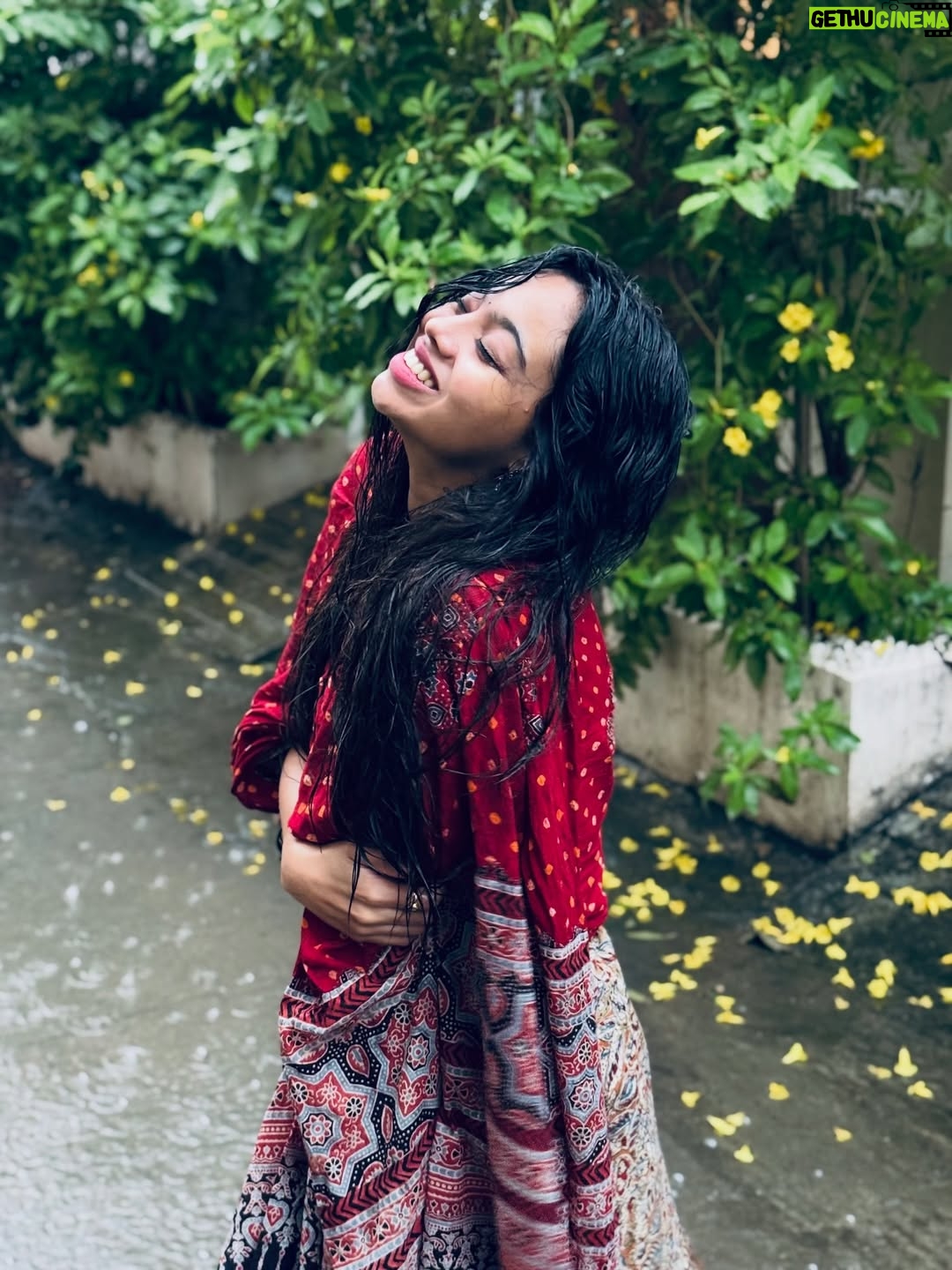 Pooja Shanka - 99.4K Likes - This Saturday is all about chasing puddles 🌧️🤍