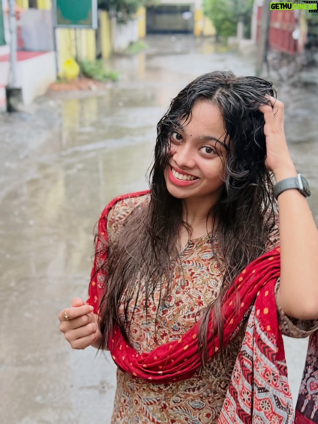 Pooja Shanka - 99.4K Likes - This Saturday is all about chasing puddles 🌧️🤍