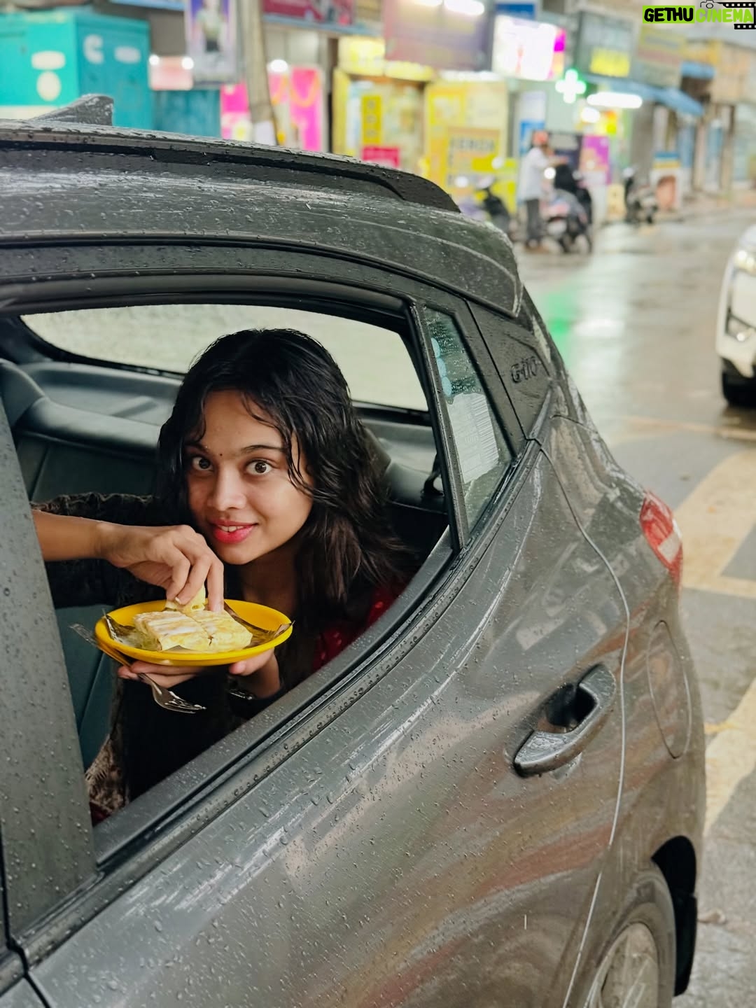 Pooja Shanka - 99.4K Likes - This Saturday is all about chasing puddles 🌧️🤍