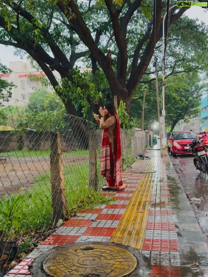 Pooja Shanka - 99.4K Likes - This Saturday is all about chasing puddles 🌧️🤍
