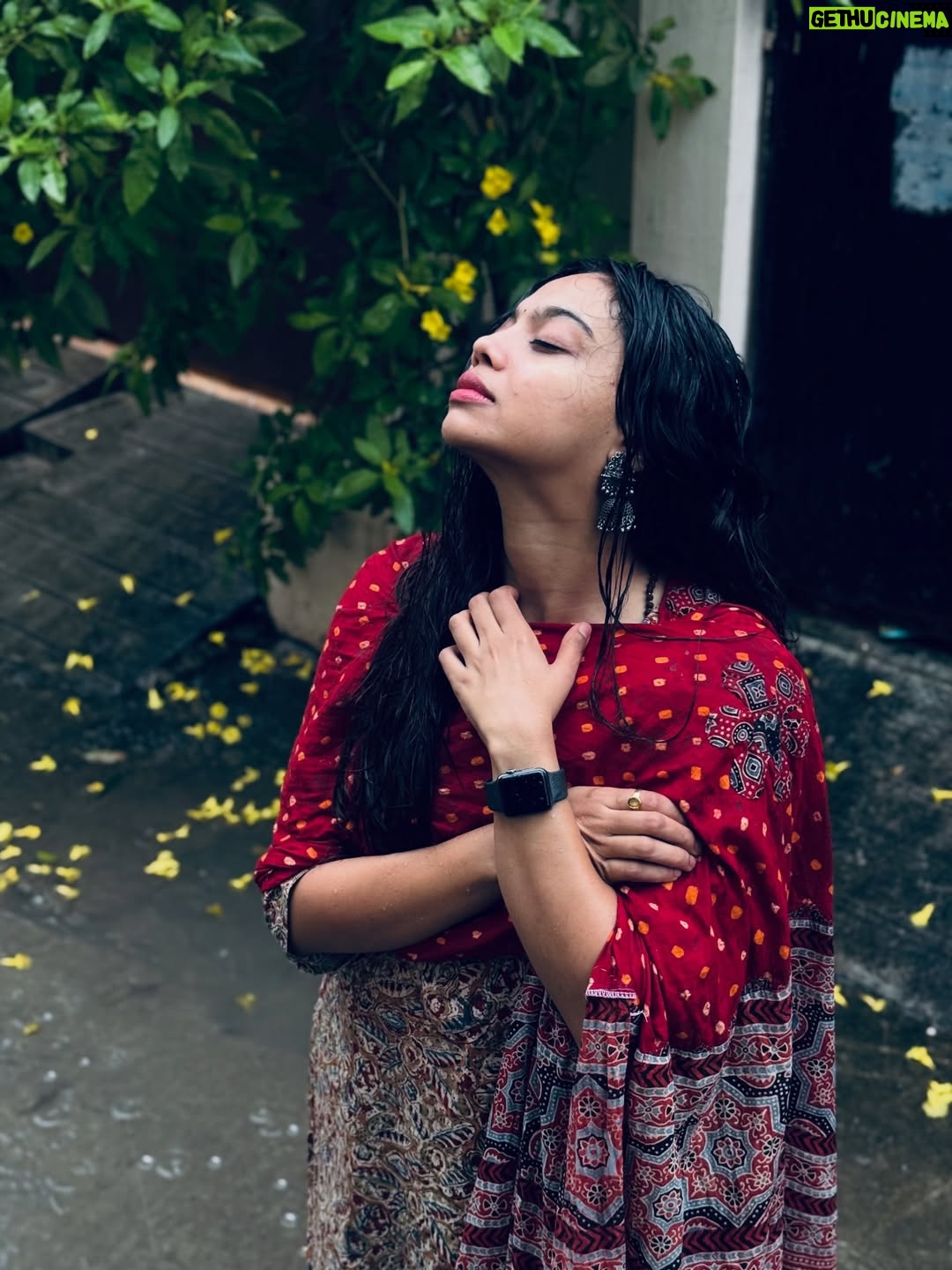 Pooja Shanka - 99.4K Likes - This Saturday is all about chasing puddles 🌧️🤍