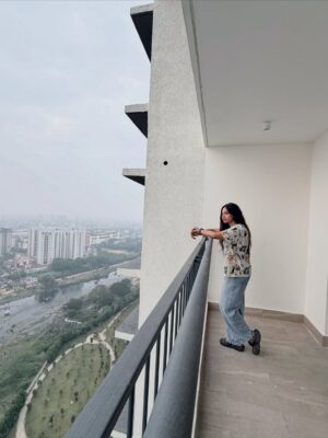 Pooja Shanka Instagram - New Year ⭐️ New Home 🏠
Juggling between a corporate job and content creation was never easy. So grateful to have been surrounded by the best team in the last few years at every step of my life, which paved the way for fulfilling this long-term dream of mine.
Sending lots of love, light and positive energy to all of you guys out there. May 2026 do its magic and make all of your dreams come true ✨ Thanks to each one of you for being a part of my journey 😊⭐️
Happy New Year Fam ♥️